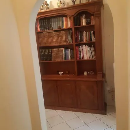 Classical At Lycabetus Hill Apartment